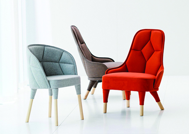 Top-15-najciekawszych-designerskich-krzesel-Emily-Chair-Färg-Blanche